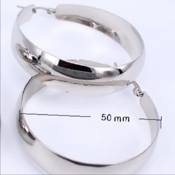 NEW 18K WHITE GOLD 2”ROUND CHUNKY HOOP EARRINGS - Picture 4 of 4